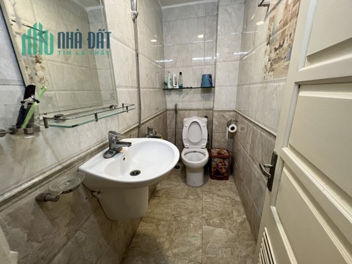 Bán nhà Láng Đống Đa 42m 5 tầng Lô Góc nhà đẹp ngõ thông gần ô tô chỉ 6 tỷ lh 0975124520