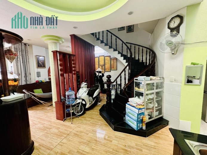 Nhà HXH 190m2, Tam Phú Thủ Đức, kiểu biệt thự, cách đường lớn 10m, giá 13,5 tỷ.