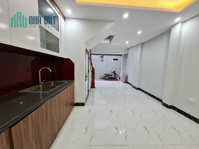 Bán nhà Lai Xá 35m2x5tầng,vừa mới hoàn thiện,nội thất sang trọng,đầy đủ công năng,giá 2xtỷ