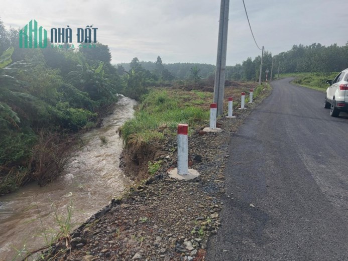 Chính chủ bán đất sào giáp suối, đường nhựa tại BRVT