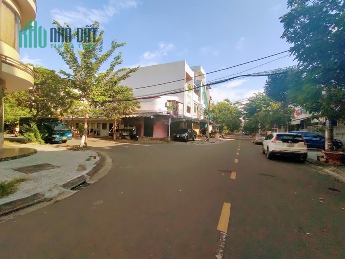 BÁN NHÀ 4 TẦNG. NGAY ĐẠI HỌC NGOẠI NGỮ. NHÀ QUAN CHỨC LỘC LÁ