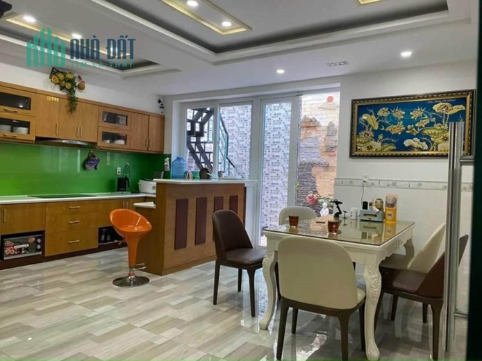 Đi Mỹ bán nhà đẹp 4 tầng, 6x31m, mặt tiền view sông Thạnh Lộc, Quận 12