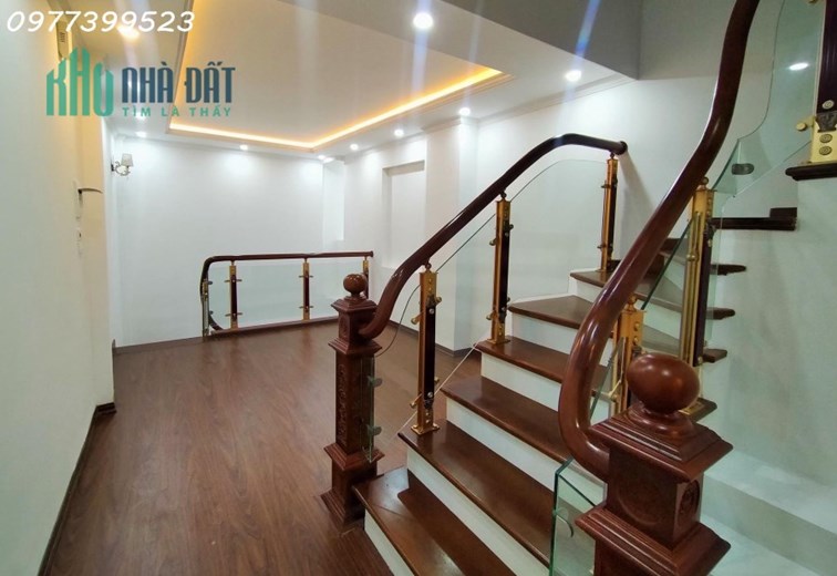 Bán nhà Phố Bồ Đề, Long Biên. 43mx5t, mt: 10m. Lô Góc, ô tô, kd.