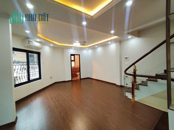 Bán nhà Phố Bồ Đề, Long Biên. 43mx5t, mt: 10m. Lô Góc, ô tô, kd.