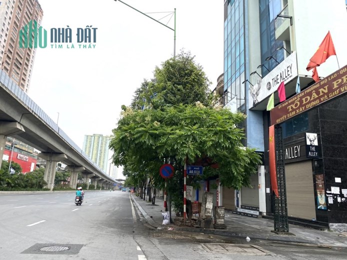 BÁN nhà mặt phố ẩm thực Ao Sen, Mộ Lao - 35m 3,5 tầng Mt 4,4m - ô tô tránh, vỉa hè trước cửa để xe