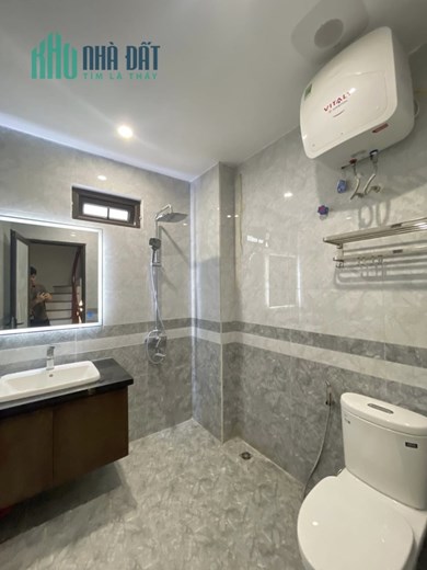 NHÀ ĐẸP LÔ GÓC 5 TẦNG 3 PHÒNG NGỦ DT:35M2 GIÁ: 3.98 TỶ GẦN TRƯỜNG ĐẠI HỌC Y BỆNH VIỆN Y HÀ NỘI.