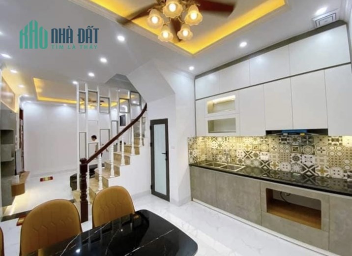 ĐÃ CỌC MUA NHÀ MỚI NÊN CẦN BÁN GẤP NHÀ NGỌC THUY NÊN GIÁ RẤT RẺ - LÔ GÓC, Ô TÔ SÂN RỘNG ĐỂ XE THOẢI