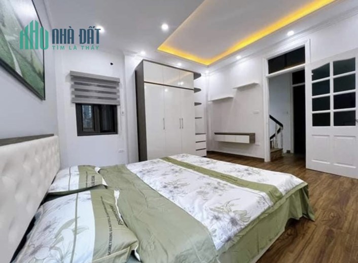ĐÃ CỌC MUA NHÀ MỚI NÊN CẦN BÁN GẤP NHÀ NGỌC THUY NÊN GIÁ RẤT RẺ - LÔ GÓC, Ô TÔ SÂN RỘNG ĐỂ XE THOẢI