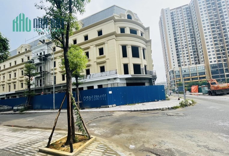 Liền kề cạnh dự án Pandora Triều Khúc, 124m2, 5 tầng, chuẩn bị nhận nhà