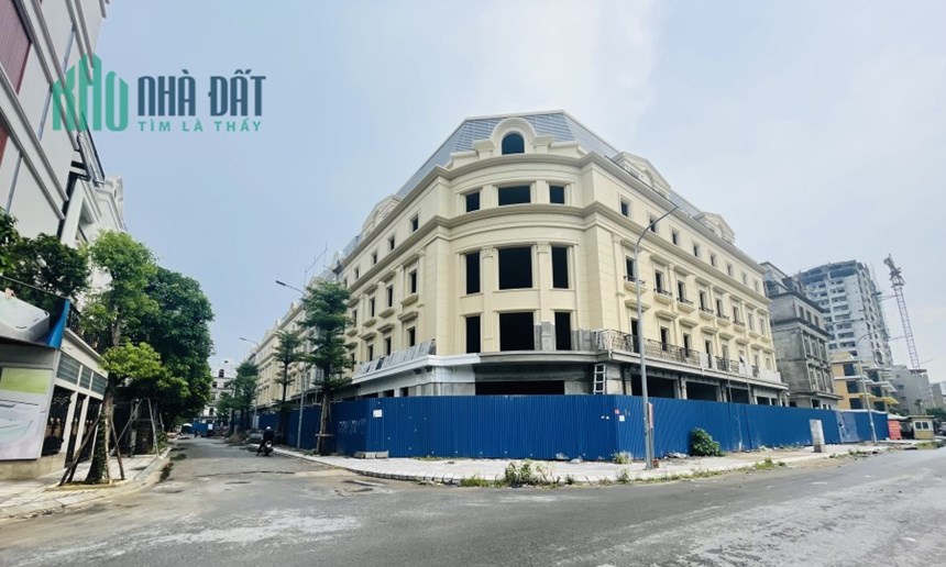 Liền kề cạnh dự án Pandora Triều Khúc, 124m2, 5 tầng, chuẩn bị nhận nhà