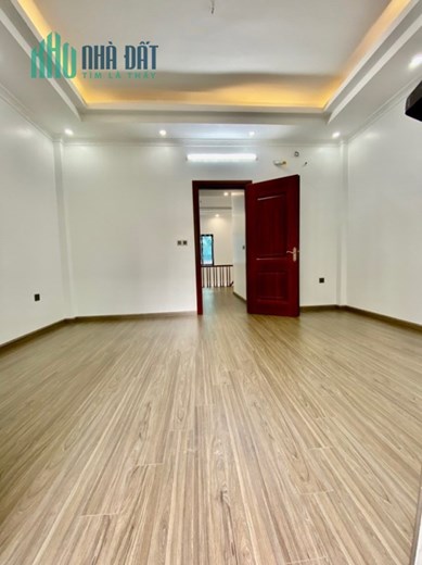 Siêu Phẩm Bồ Đề, 5 tầng mới koong, 2 thoáng, gần ô tô tránh, DT 55m2, MT 4.9m, nhỉnh 6 tỷ