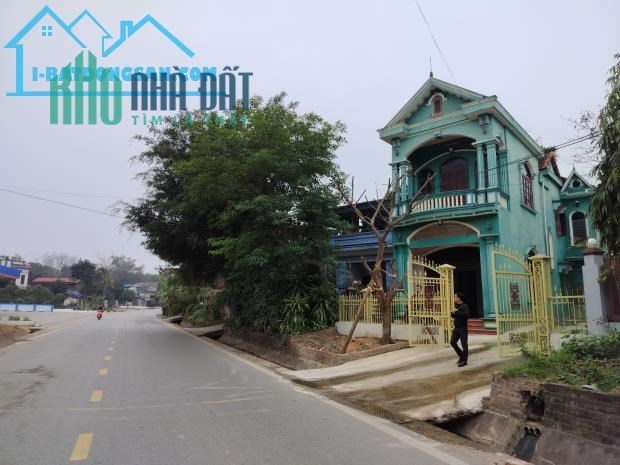Chính chủ cần bán 1000m2 đất mặt đường quốc lộ có nhà 2 tầng xây kiên cố tại khu 3 thị trấn Phong