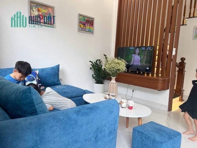 Cần bán gấp Nhà Xuân Thủy, Cầu Giấy. Nhà Đẹp. DT 31m, mt 3.6m, chỉ nhỉnh 3 tỷ