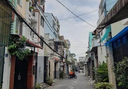 NHÀ 4 TẦNG ĐÚC BTCT KIÊN CỐ, HOÀN CÔNG ĐẦY ĐỦ - CHỦ GẤP BÁN-NHÀ MỚI ĐẸP LUNG LINH VÀO Ở NGAY -HẺM