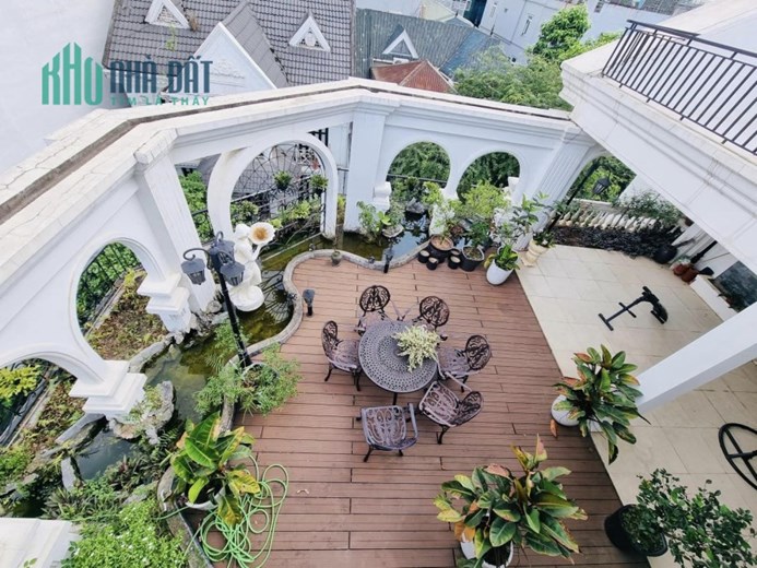Bán Siêu BIỆT THỰ trung tâm quận Cầu Giấy. Diện tích 180m² x 5 tầng, mặt tiền 20m. Lô góc Cực Hiếm,