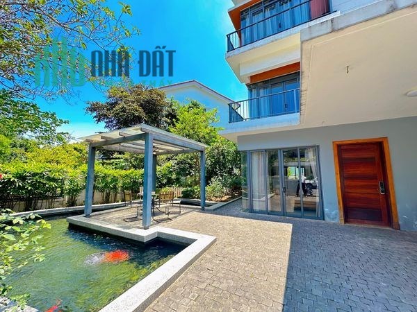 Siêu Phẩm Hồ 3 Mẫu 240m Mặt tiền 7m giá chỉ 50 tỷ Viu Hồ Lộng gió
