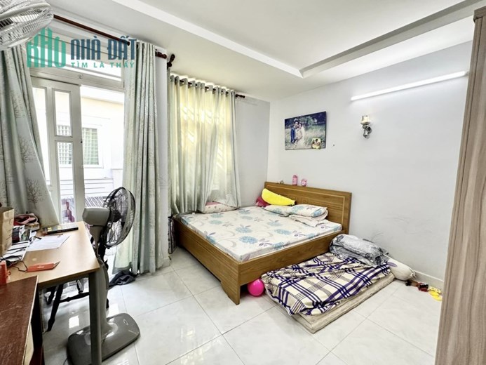 Nhà hẻm Giá Rẻ Nguyễn Sơn Nhà 65m2 x 4 Tầng, Hẻm Rộng Thoáng, Nhà Đẹp, Khu Dân Trí, Chỉ 4 Tỷ 500