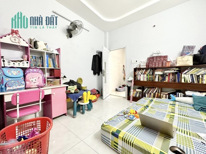 Bán Nhà Nguyễn Sơn Tân Phú Nhà 65m2 x 4 Tầng, Hẻm Rộng Thoáng, Nhà Đẹp, Khu Dân Trí, Chỉ 4 Tỷ 500