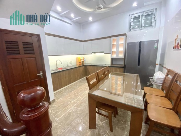 Tuyệt tác Chùa Láng! 2 thoáng, 30m ra oto, 50m ra phố, ở luôn, ngõ thoáng, 38m2*5T, 4.4 tỷ TL sâu