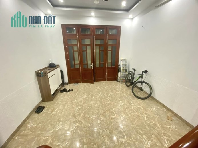 Tuyệt tác Chùa Láng! 2 thoáng, 30m ra oto, 50m ra phố, ở luôn, ngõ thoáng, 38m2*5T, 4.4 tỷ TL sâu