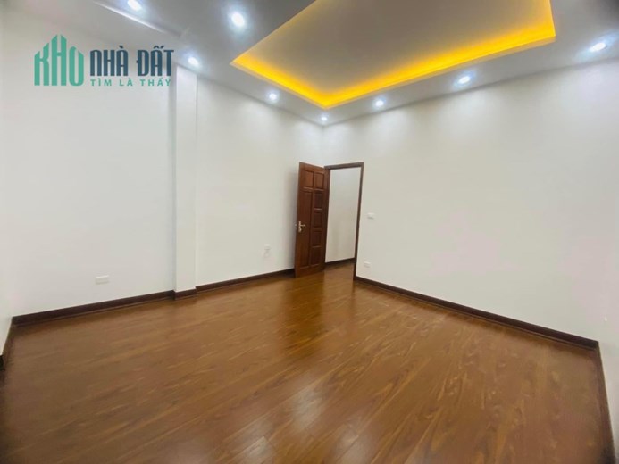 PHÂN LÔ, Ô TÔ, NỘI THẤT VIP CÁCH PHỐ HOÀNG VĂN THÁI 10M, DT30m2 x 5t, MT4m, chỉ Nhỉnh 4 tỷ
