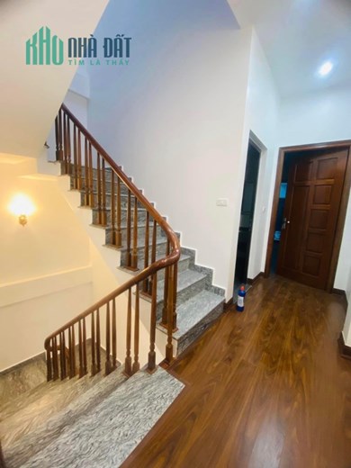 PHÂN LÔ, Ô TÔ, NỘI THẤT VIP CÁCH PHỐ HOÀNG VĂN THÁI 10M, DT30m2 x 5t, MT4m, chỉ Nhỉnh 4 tỷ