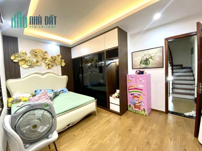 nhà khu Xuân Thủy, Cầu Giấy - đối diện ĐH Sư Phạm - tặng full nội thất