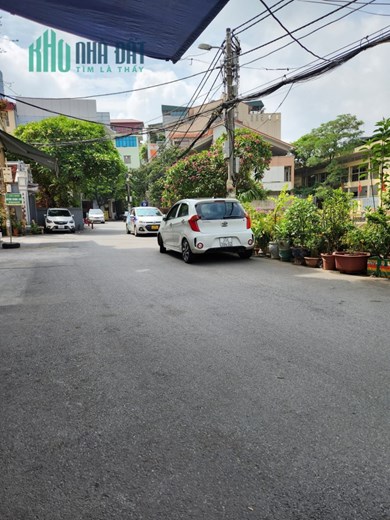 Nhà Đẹp ở luôn, Phố Nguyễn Ngọc Vũ 42m2 X 5t,mt 4,9m, tặng nội thất 5,45 tỷ.