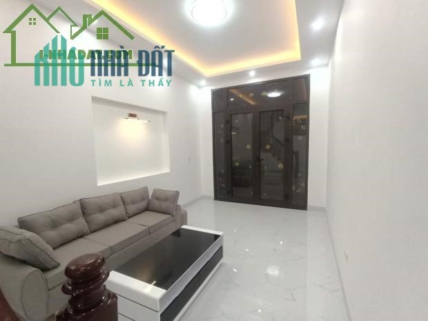 Thanh Trì - Ngọc Hồi 5 tầng 48m2, phân lô, oto, nhà đẹp, tiện ích giá chỉ 2 tỷ 900