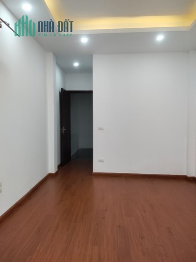 Bán nhà ngõ 38 Xuân La Tây Hồ dt 35 m2 x 5 t mới tinh ô tô cách 70 m giá 4 tỷ