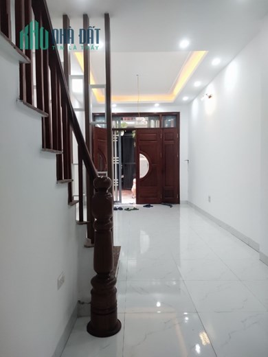 Bán nhà ngõ 38 Xuân La Tây Hồ dt 35 m2 x 5 t mới tinh ô tô cách 70 m giá 4 tỷ