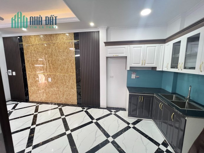 Bán nhà phố Quang trung 30m, 5tầng, mt4m 2,33tỷ, ô tô đỗ cổng