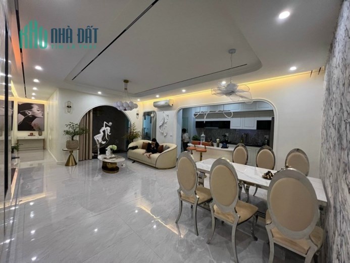 Cần chuyển nhượng lại suất ngoại giao căn đẹp, tầng view thoáng, phòng nào cũng có ban công,cửa sổ