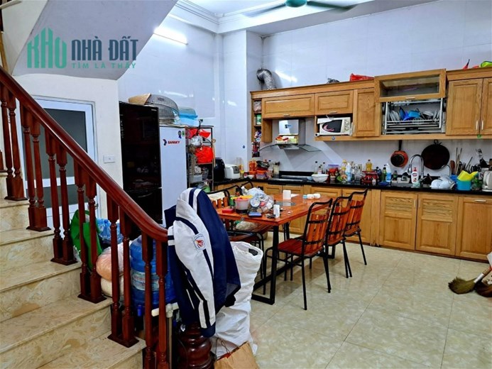 Bán gấp nhà gần cây xăng 74, Thanh Trì ô tô đỗ cửa 43m, 4T, MT5m, chỉ 3.65 tỷ.