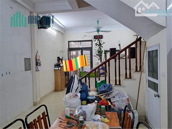 Bán gấp nhà gần cây xăng 74, Thanh Trì ô tô đỗ cửa 43m, 4T, MT5m, chỉ 3.65 tỷ.