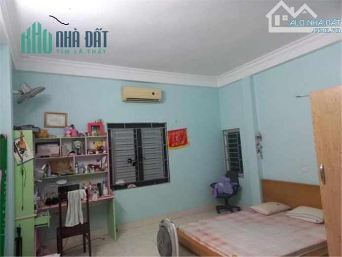 Bán gấp nhà gần cây xăng 74, Thanh Trì ô tô đỗ cửa 43m, 4T, MT5m, chỉ 3.65 tỷ.