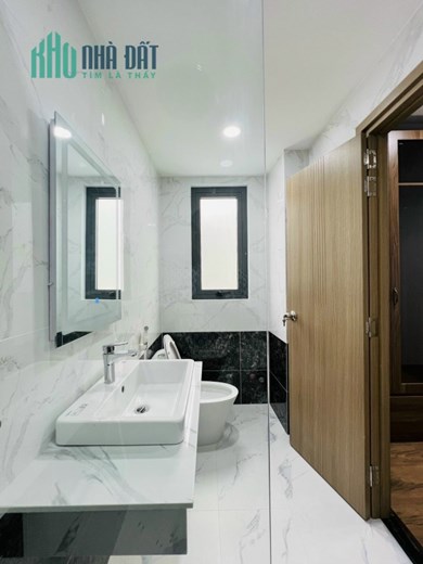 Bán nhà 5 tầng mới xây đường nguyễn văn Lượng Phường 16 Gò Vấp, đối diện khu cityland dọn vào ở ngay