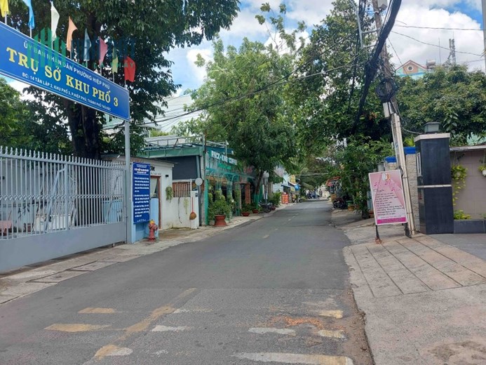 Ngộp Bank Bán Gấp Mặt Tiền Hiệp Phú, Quận 9, 140m2, Chỉ 7.x Tỷ Lô Góc, Ngang 6m, Giảm Sập Sàn