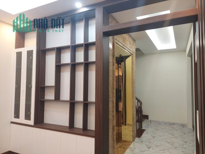 Nhà đẹp Nguyễn Văn Cừ, Long Biên, oto thông, thang máy, 46m2x 7 tầng, mặt tiền: 4m, 8 tỷ