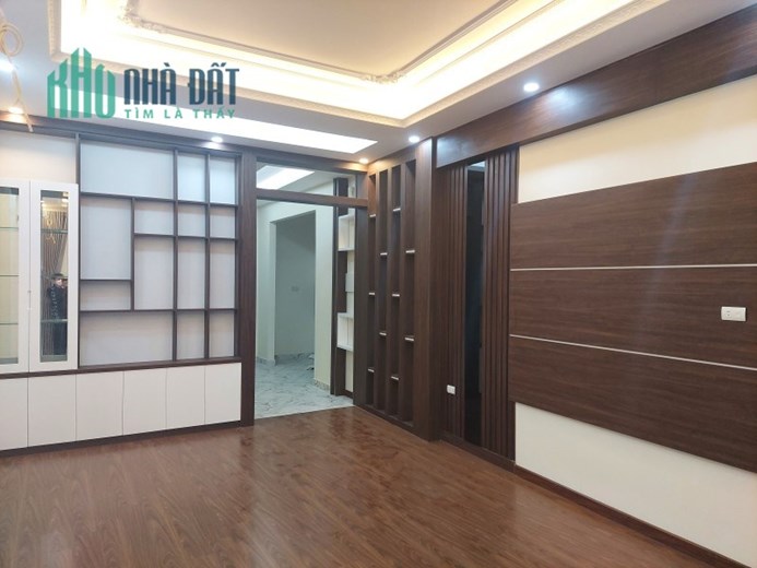 Nhà đẹp Nguyễn Văn Cừ, Long Biên, oto thông, thang máy, 46m2x 7 tầng, mặt tiền: 4m, 8 tỷ