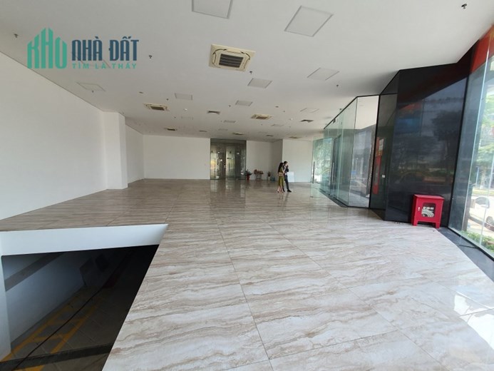 Chào thuê tòa nhà 400m* 8 tầng mặt phố Cầu Giấy, nhà mới sẵn bàn giao, giá hợp lý