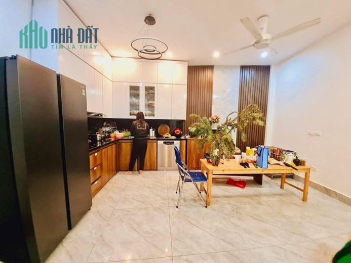 Bán Nhà Phố Đào Tấn Khu Vip 79m2 5 Tầng Mặt Tiền Đẹp 4,5m Ô tô Chỉ 22,5 Tỷ