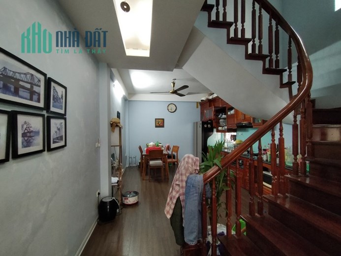 Hạ GIÁ Bán GẤP Nhà đẹp dân xây Nguyễn Văn Cừ, ô tô cách 30m, 54m2 x5T, MT 4m, nhỉnh 5tỷ