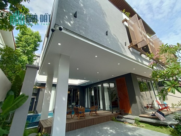 Bán Biệt Thự Sân Vườn Hồ Bơi Khu Vip Gần Sông Đà Nẵng 270m2 3 tầng giá 2x tỷ