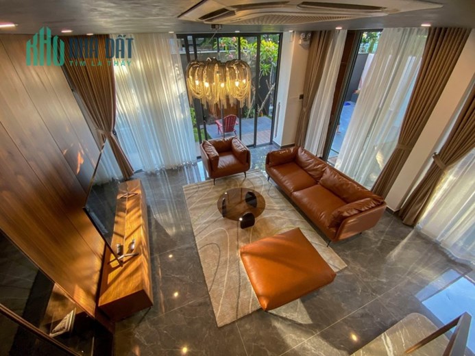 Bán Biệt Thự Sân Vườn Hồ Bơi Khu Vip Gần Sông Đà Nẵng 270m2 3 tầng giá 2x tỷ