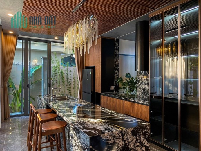 Bán Biệt Thự Sân Vườn Hồ Bơi Khu Vip Gần Sông Đà Nẵng 270m2 3 tầng giá 2x tỷ