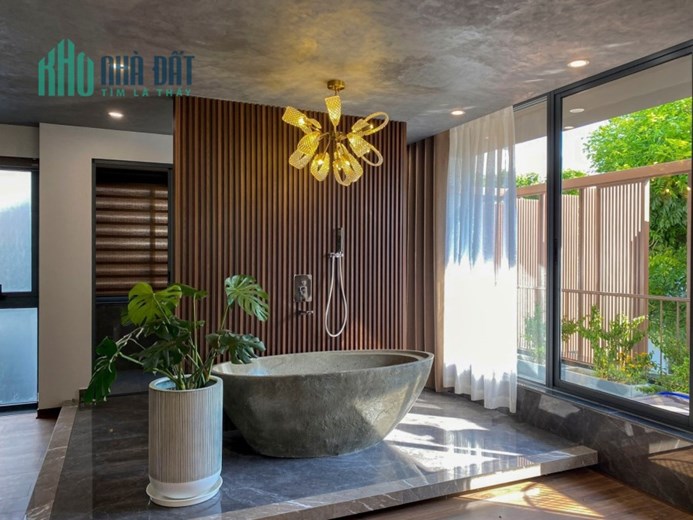 Bán Biệt Thự Sân Vườn Hồ Bơi Khu Vip Gần Sông Đà Nẵng 270m2 3 tầng giá 2x tỷ