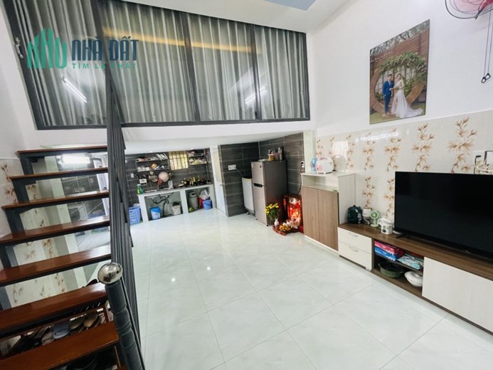 Nhà mới. Chính chủ lâu năm. 5m ra HXT tránh. Tân Phú. Sổ vuông. Nhỉnh 3 Tỷ.