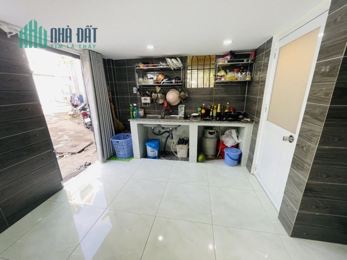 Nhà mới. Chính chủ lâu năm. 5m ra HXT tránh. Tân Phú. Sổ vuông. Nhỉnh 3 Tỷ.