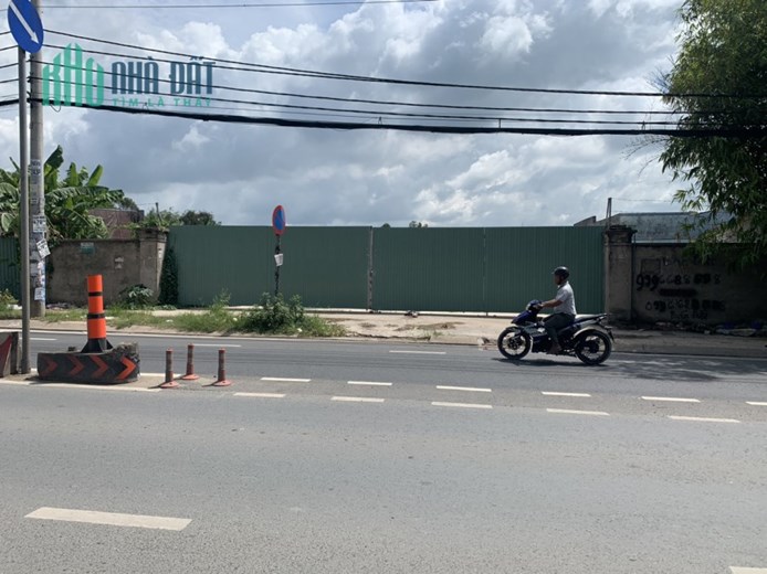 Bán đất mặt tiền diện tích lớn -  đường xe container - gần Vành Đai 3 -  Hóc Môn
